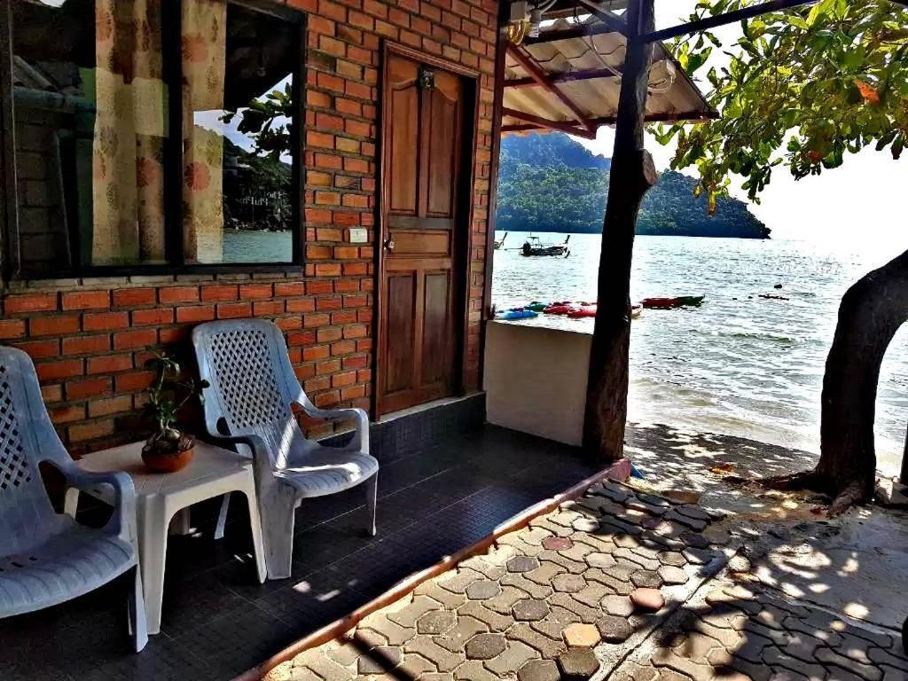 Dalum Beachhouse Phi Phi Don Exterior foto
